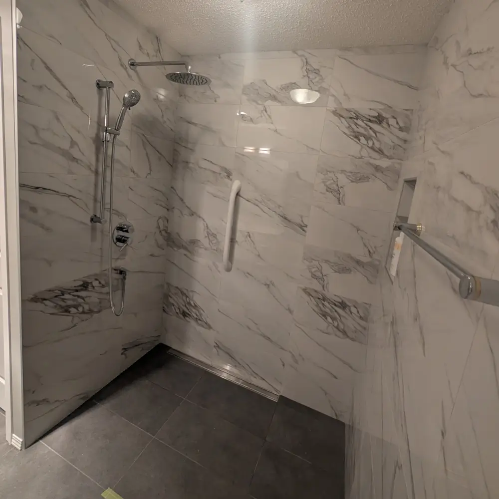 Accessible bathroom after by Eyro